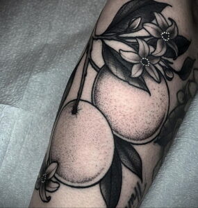 Пример рисунка татуировки апельсином 12.12.2020 №1245 -orange tattoo- tatufoto.com