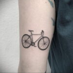 Пример рисунка татуировки про велосипед 15.12.2020 №270 -bike tattoo- tatufoto.com