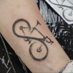 Пример рисунка татуировки про велосипед 15.12.2020 №340 -bike tattoo- tatufoto.com