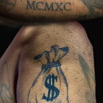 Рисунок татуировки на тему денег 01.12.2020 №004 -money tattoo- tatufoto.com