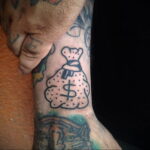 Рисунок татуировки на тему денег 03.12.2020 №095 -money tattoo- tatufoto.com