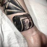 Рисунок татуировки на тему денег 03.12.2020 №136 -money tattoo- tatufoto.com
