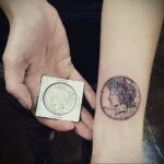Рисунок татуировки на тему монетки 03.12.2020 №020 -money tattoo- tatufoto.com