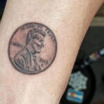 Рисунок татуировки на тему монеты 01.12.2020 №003 -coin tattoo- tatufoto.com