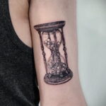 Рисунок татуировки на тему монеты 01.12.2020 №008 -coin tattoo- tatufoto.com