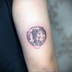 Рисунок татуировки на тему монеты 01.12.2020 №016 -coin tattoo- tatufoto.com