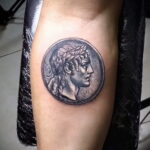Рисунок татуировки на тему монеты 01.12.2020 №041 -coin tattoo- tatufoto.com