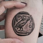 Рисунок татуировки на тему монеты 01.12.2020 №045 -coin tattoo- tatufoto.com
