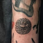 Рисунок татуировки на тему монеты 01.12.2020 №061 -coin tattoo- tatufoto.com