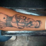 Рисунок татуировки с кулаком 06.12.2020 №051 -fist tattoo- tatufoto.com
