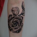 Тату роза на запястье пример 01.12.2020 №047 -rose tattoo on forearm- tatufoto.com