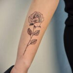 Тату роза на запястье пример 01.12.2020 №050 -rose tattoo on forearm- tatufoto.com