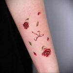 Тату роза на запястье пример 01.12.2020 №091 -rose tattoo on forearm- tatufoto.com
