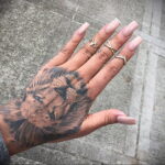 Татуировка лев на кулаке 06.12.2020 №016 -lion tattoo on fist- tatufoto.com