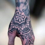 Татуировка на кулаке 06.12.2020 №096 -tattoo on fist- tatufoto.com