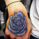 Татуировка роза на кулаке 06.12.2020 №012 -lion tattoo on fist- tatufoto.com