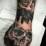 Татуировка череп на кулаке 06.12.2020 №003 -skull tattoo on fist- tatufoto.com