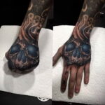 Татуировка череп на кулаке 06.12.2020 №023 -skull tattoo on fist- tatufoto.com