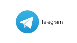 Логотип Telegram на белом фоне, голубой круг с белым бумажным самолетиком, популярный мессенджер для обсуждения татуировок.