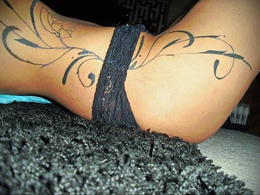 Моя жена с thigh Tattoo