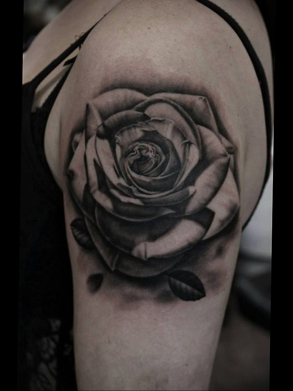 Фото тату с черной розой 25.01.2021 № 0001 - black rose tattoo - tatufoto.c...