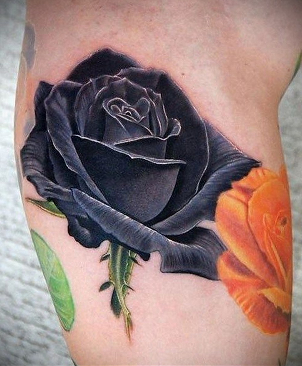 Фото тату с черной розой 25.01.2021 № 0015 - black rose tattoo - tatufoto.....