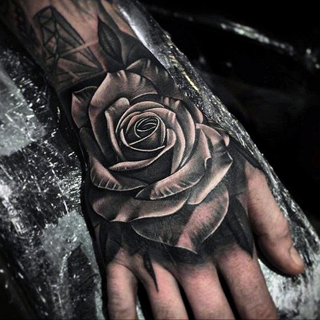 Фото тату с черной розой 25.01.2021 № 0079 - black rose tattoo - tatufoto.c...