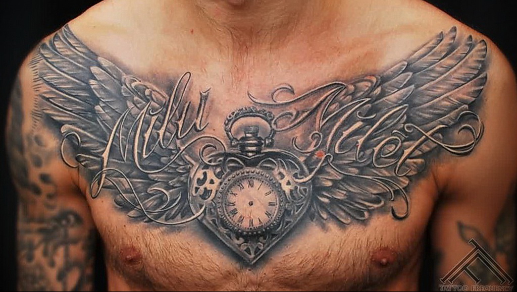 Фото тату часы на груди 17.01.2021 № 0061 -clock tattoo on chest-tatufoto.c...