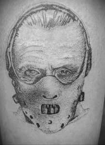Фото тату: портрет мужчины, выполненный в технике dotwork, с использованием множества точек для создания изображения.
