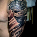 Тату в стиле реализм на плече 02.01.2021 №010 -realism tattoo on shoulder- tatufoto.com