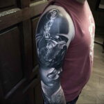 Тату в стиле реализм на плече 02.01.2021 №042 -realism tattoo on shoulder- tatufoto.com
