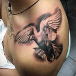Тату в стиле реализм на плече 02.01.2021 №049 -realism tattoo on shoulder- tatufoto.com