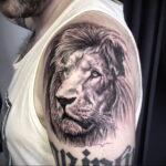Тату в стиле реализм со львом 02.01.2021 №021 -lion tattoo realism- tatufoto.com