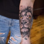 Тату в стиле реализм со львом 02.01.2021 №113 -lion tattoo realism- tatufoto.com