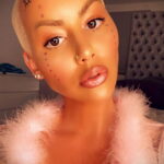 Тату на лбу ЭмберРоуз - Amber Rose Forehead Tattoo 4