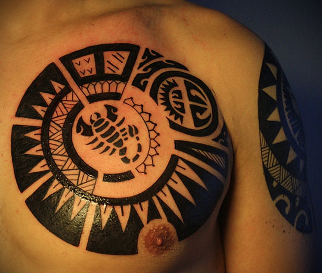 Фото Тату скорпион на груди 16.01.2021 №0033 -scorpion tattoo on chest- tatufoto.com
