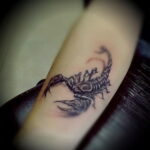 Фото Тату скорпион на запястье 16.01.2021 №0005 -scorpion tattoo on wrist- tatufoto.com