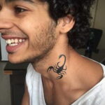 Фото Тату скорпион на шее 16.01.2021 №0002 -scorpion tattoo on neck- tatufoto.com