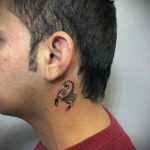 Фото Тату скорпион на шее 16.01.2021 №0015 -scorpion tattoo on neck- tatufoto.com