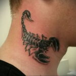 Фото Тату скорпион на шее 16.01.2021 №0018 -scorpion tattoo on neck- tatufoto.com
