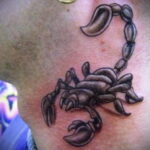 Фото Тату скорпион на шее 16.01.2021 №0038 -scorpion tattoo on neck- tatufoto.com
