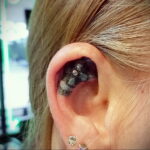 Фото Хрящевой пирсинг 29.01.2021 №0041 - Cartilage piercing - tatufoto.com