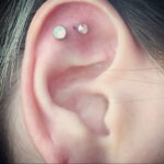 Фото Хрящевой пирсинг 29.01.2021 №0050 - Cartilage piercing - tatufoto.com