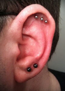 Фото Хрящевой пирсинг 29.01.2021 №0232 - Cartilage piercing - tatufoto.com