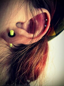 Фото Хрящевой пирсинг 29.01.2021 №0234 - Cartilage piercing - tatufoto.com