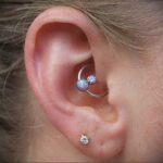Фото Хрящевой пирсинг 29.01.2021 №0343 - Cartilage piercing - tatufoto.com