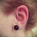 Фото Хрящевой пирсинг 29.01.2021 №0373 - Cartilage piercing - tatufoto.com