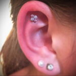 Фото Хрящевой пирсинг 29.01.2021 №0375 - Cartilage piercing - tatufoto.com