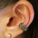 Фото Хрящевой пирсинг 29.01.2021 №0387 - Cartilage piercing - tatufoto.com