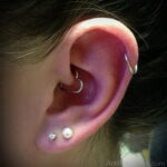 Фото Хрящевой пирсинг 29.01.2021 №0413 - Cartilage piercing - tatufoto.com